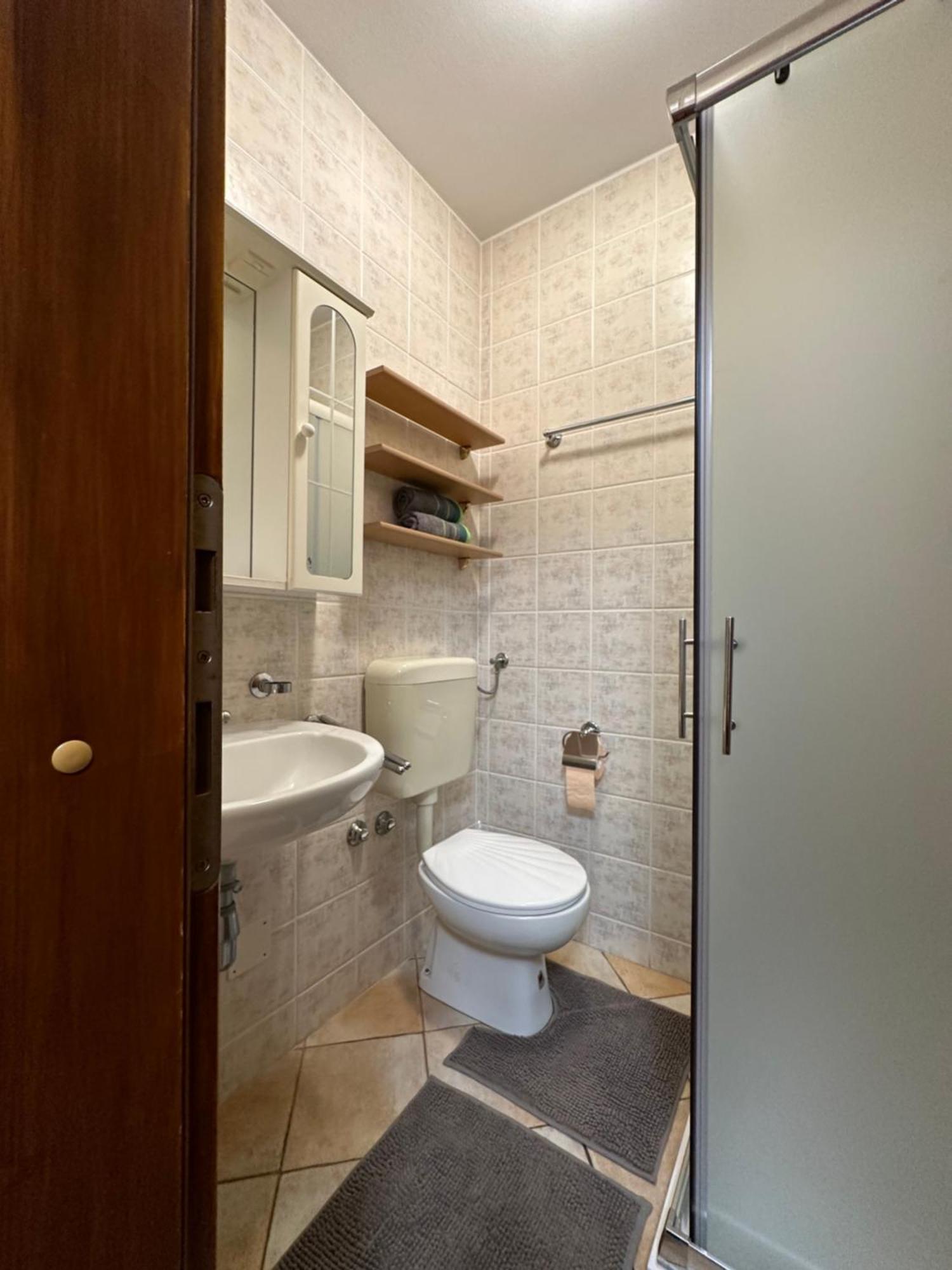 Vacation Home Lucija Slatina  Ngoại thất bức ảnh