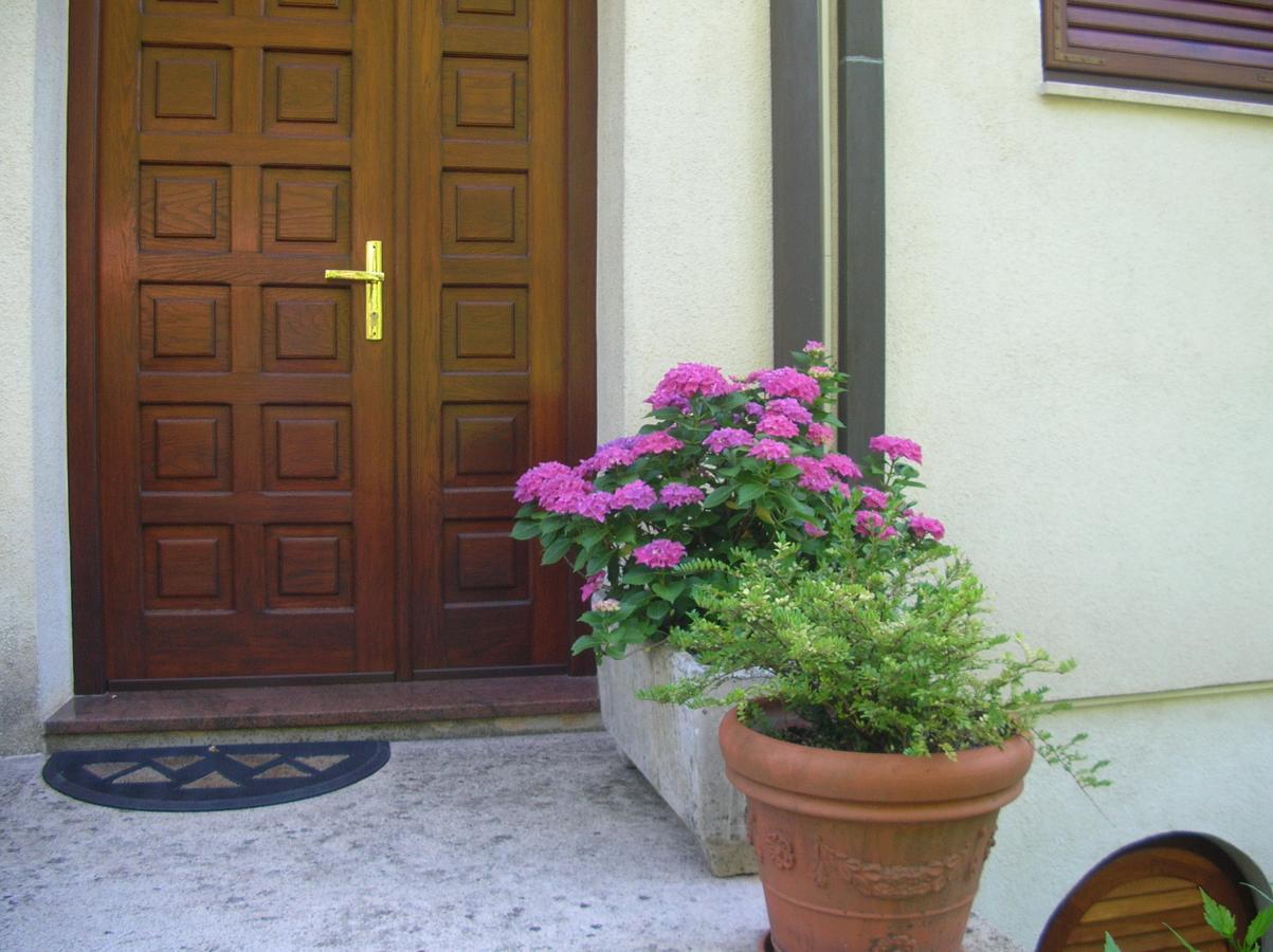 Vacation Home Lucija Slatina  Ngoại thất bức ảnh